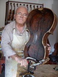 Atelierul lutierului Alexandru Ozon
